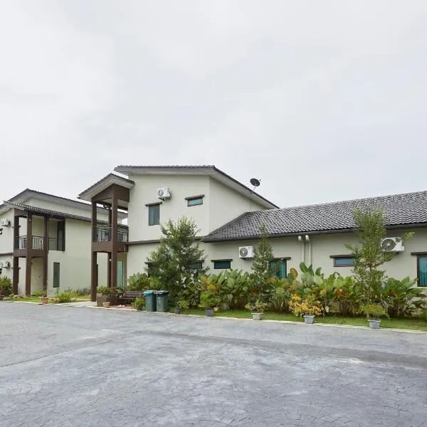 D' Qamar Guesthouse, hotel v destinácii Kampung Sungai Dua