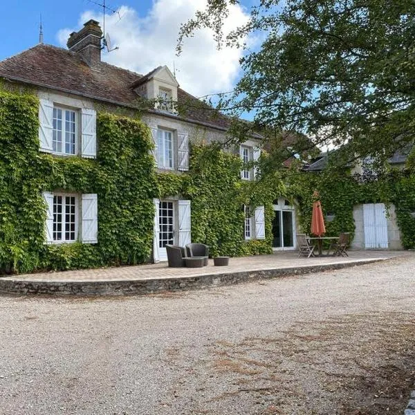 Propriété à 3 mins du Château du Haras du Pin, hotel u gradu 'Saint-Pierre-la-Rivière'