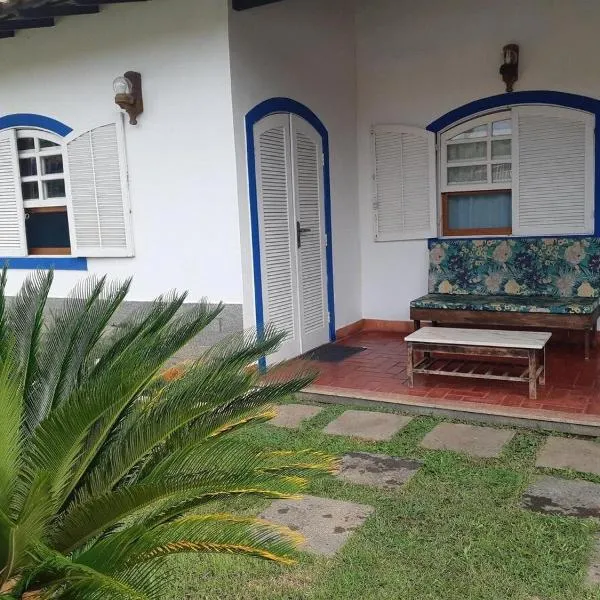 Casa estilo colonial, ampla e confortável.