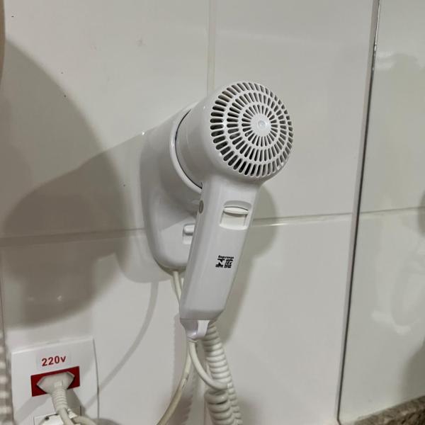 Apartamento no tropical executive hotel com varanda, 1 cama de casal e 2 camas de solteiro - Foto 5