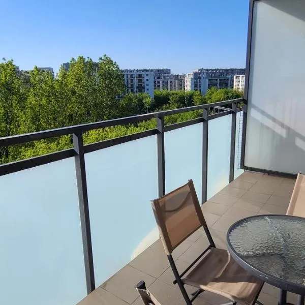 WellSituated 1 Bedroom Condo in Warsaw, hotel in Warsaw