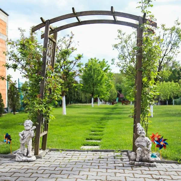 House Garden, hotel din Cîmpia Turzii