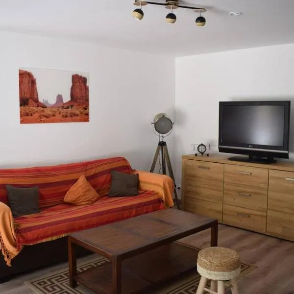 APPARTEMENT NEUF ET INDÉPENDANT DANS REZ-DE-VILLA: Vallauris şehrinde bir otel