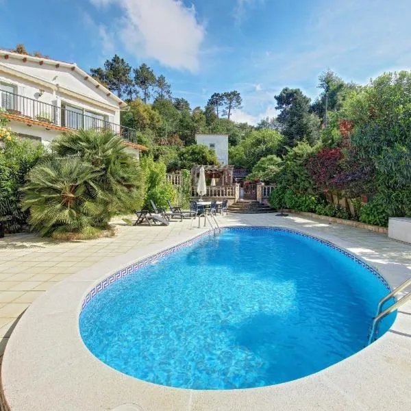 VILLA ROSSELLÓ with private pool, hotel u Ljoret de Maru