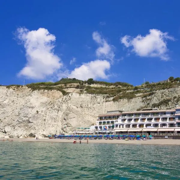 Hotel Vittorio Beach Resort, hótel í Sant'Angelo D'Ischia