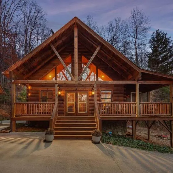 Fully Stocked Cabin Retreat w/ Game Room & Pond!, hotel v destinaci Marion