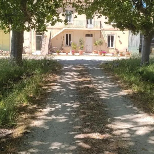 Chambre d'hotes Mas Pékin, hôtel à Le Sambuc