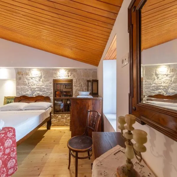 Antique Central Komiža House Nona Nika, hotel v destinaci Komiža