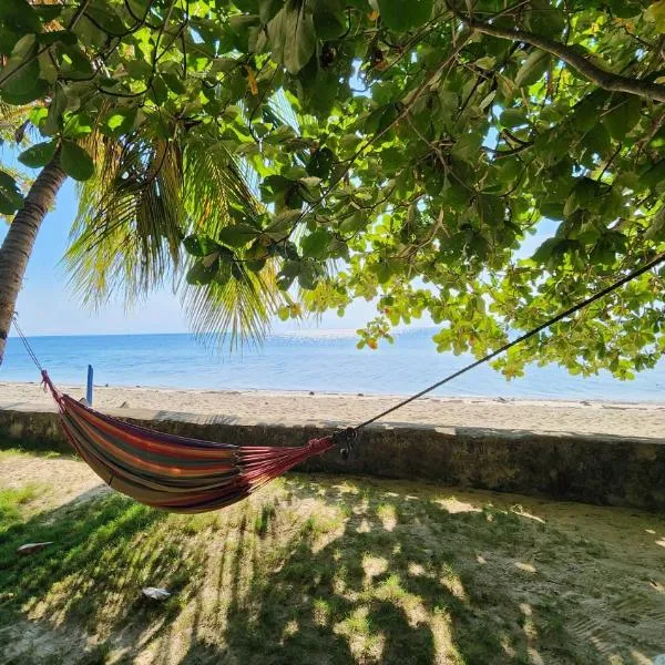 Islanders Paradise Beach, hotel in Enrique Villanueva