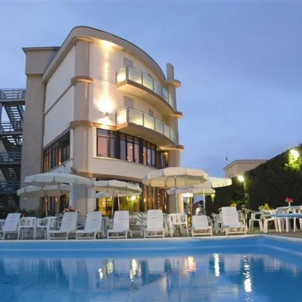 Hotel Capitol, hotel in San Mauro a Mare