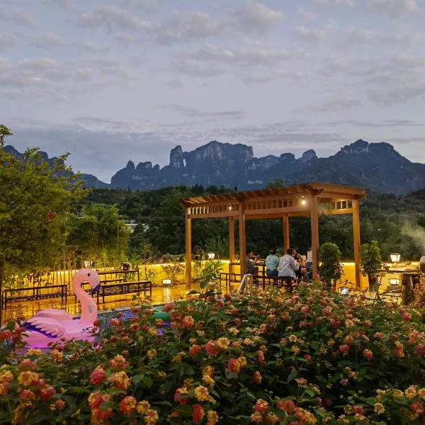 Heaven's Gate Home Stay --free pick up service--panoramic view of Tianmen Mountain, hotel v destinaci Čang-ťia-ťie
