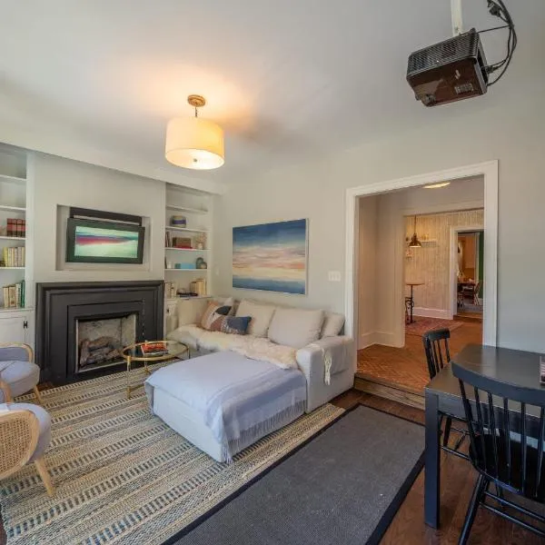 The Walton House - historic 3bd 2 5ba with parking, hotel in Kennett Square