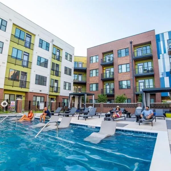 Vibrant 2BR Corner Suite and Free Parking at CityWay, hotel in Indianapolis