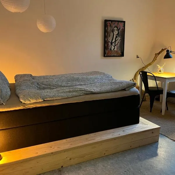Room 12 - Hawkraft Kulturhotel, hotel v destinaci Vestervig
