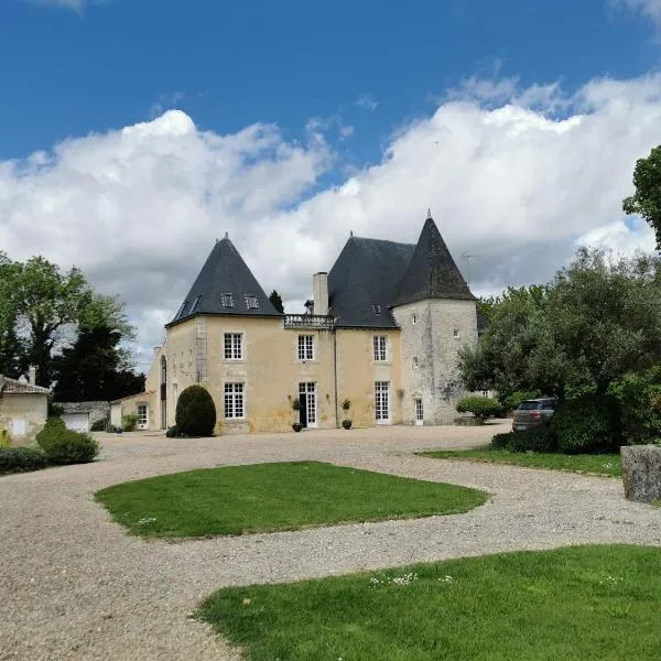 Saint-Porchaire에 위치한 호텔 Château de La Vallade