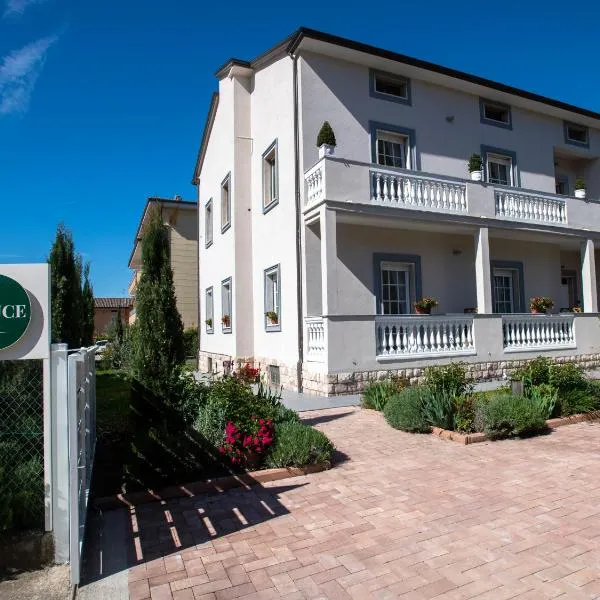 Villa Luce Assisi Rooms & Suites, hotell i Santa Maria degli Angeli