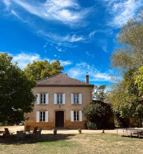 Domaine de Rébert – hotel w mieście Monguillem