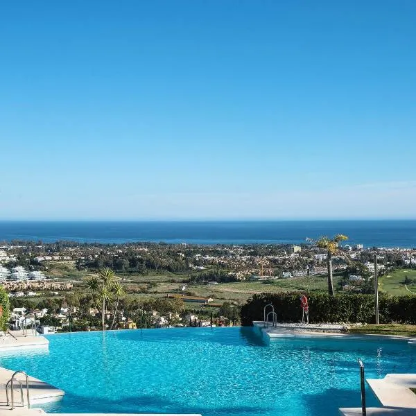 Wonderful 3-bedroom apartment with garden and amazing views Hacienda Senorio Cifuentes Marbella, hotel u gradu Benavis