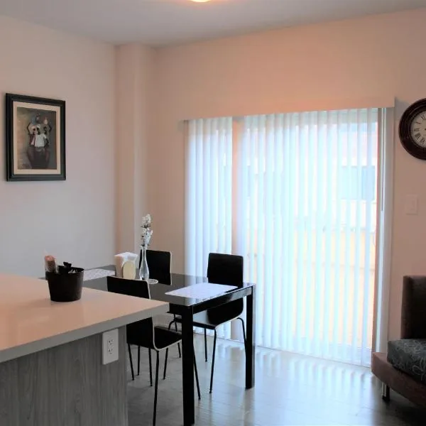 New Town House Barrie South, hotel v destinaci Barrie