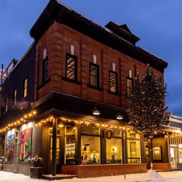 Eleven Revelstoke Lodge, hotel di Revelstoke