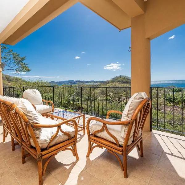 Vida de la Paz 4 - Oceanview Condo, 2BR, just remodeled, Playa Prieta, Hotel in Potrero