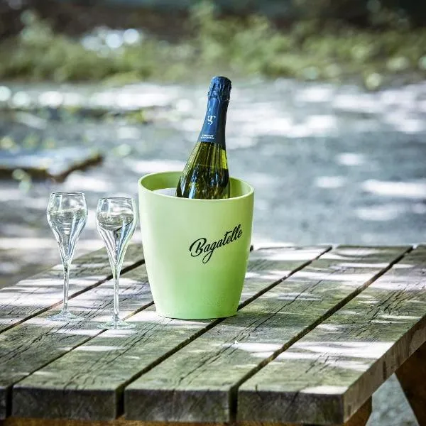 Logis Hotel Restaurant Bagatelle - 51530 Dizy: Épernay şehrinde bir otel