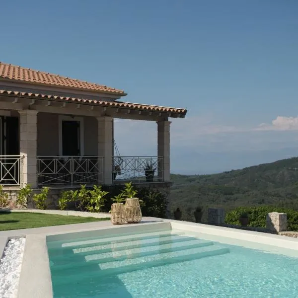 Koukoutsa House with Swimming Pool Corfu Sokraki, hotel v destinácii Sokrákion