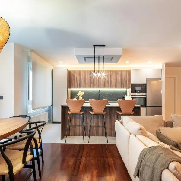 New! Lovely 4-Bedroom Loft in Bilbao, hotel en Bilbao