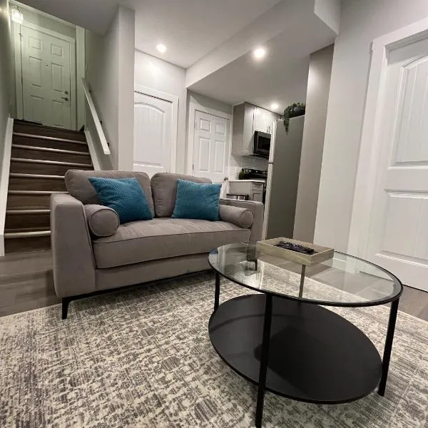 Private Cozy Secondary Suite, 2 Bedrooms, Separate Entrance, hotel di Calgary