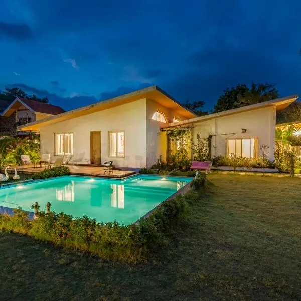 SaffronStays Roselle, Malavli - pet-friendly pool villa with modern interiors, hotel in Khamshet