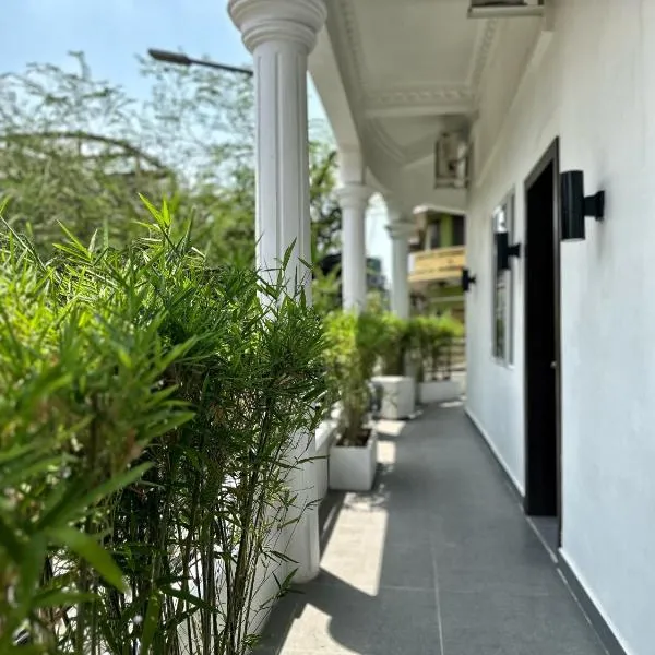 Sun Chakra Boutique Hotel - 50m to Museum & Royal Palace & Walking street、プノンペンのホテル