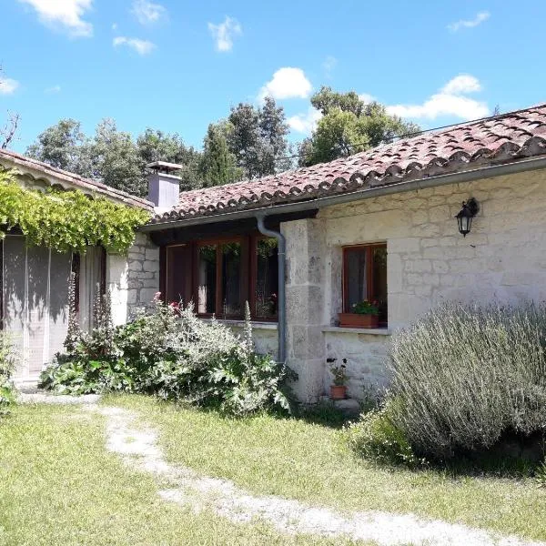 Gîte de Combelcau, le Fournil, hotel v destinaci Flaugnac
