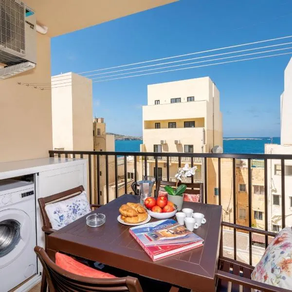 Sea Bliss Apartments with terrace just off seafront in St Paul's Bay - By Getawaysmalta, khách sạn ở St Paul's Bay