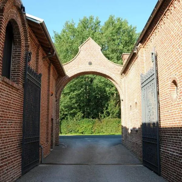 Les Gîtes du Domaine de la Traxène, hotel in Lisbourg