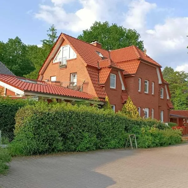 Moderne Ferienwohnung mit Kamin u Garten im EG 100qm Nähe Weser und Golfplatz, hotel in Groß Eissel