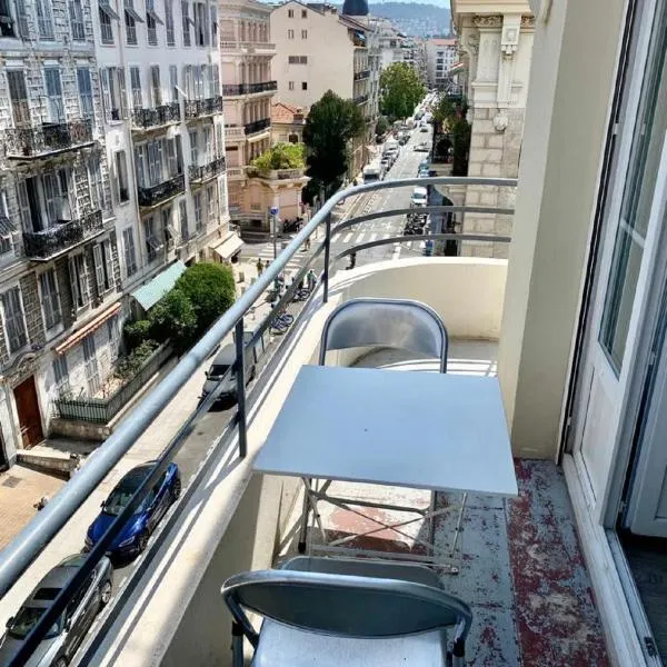 Central Rossini Flat with Balcony, hotel em Nice