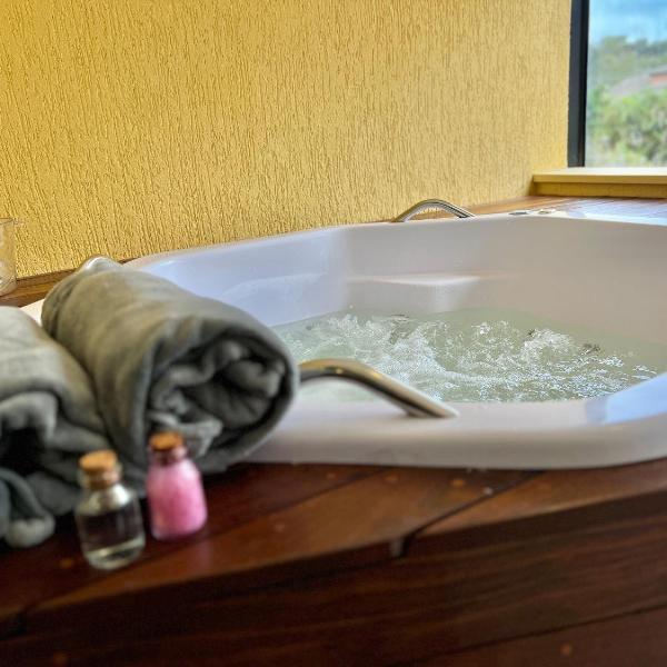 Relaxe na Jacuzzi c/ sais de banho á 300m da Praia