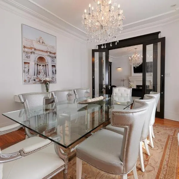 Villa Dante By Denstays, hotel v Montrealu