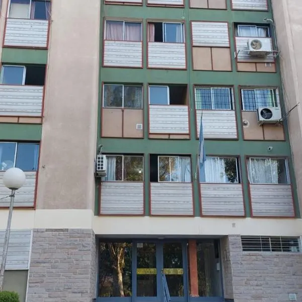 Departamento frente al Mendoza Shopping para 4 personas, hotel in Guaymallen