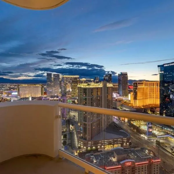 Balcony Full Strip View Suite MGM Signature FREE VALET, hotel in Las Vegas