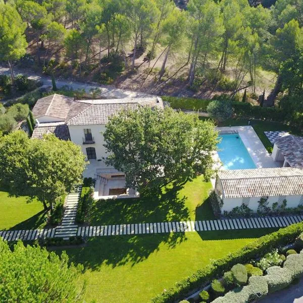 La Bastide des Rosiers – hotel w mieście Mallemort