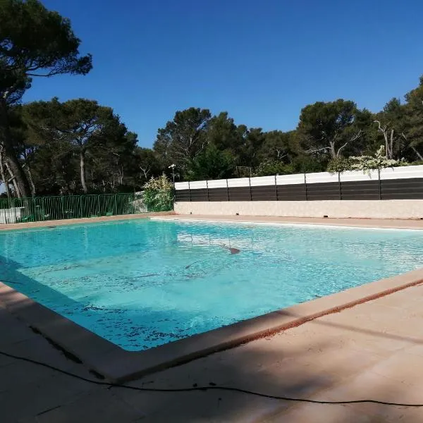 SOUS LE SOLEIL DE PROVENCE – hotel w mieście Le Castellet