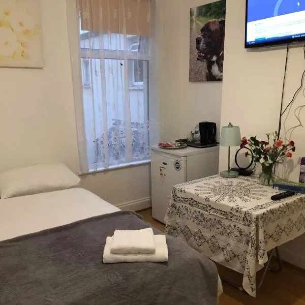 Double Room Central Location 2, готель у місті Пламстед