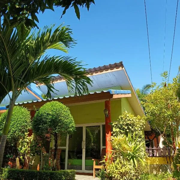LUCKY Bungalows Koh Mook โรงแรมในเกาะมุก