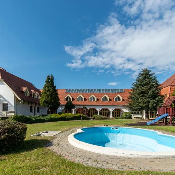 Global Apartmanház, hotel v destinaci Vonyarcvashegy