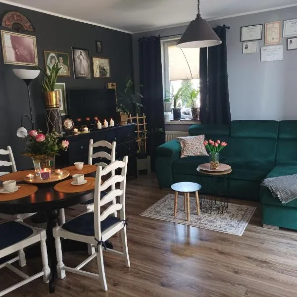 Atrakcyjny apartament z dużym ogrodem, hotel in Gdańsk