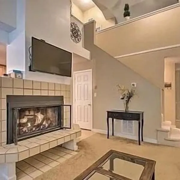 Beautiful Lake Harmony Townhouse at Big Boulder Lake and Ski Area, hotel v destinaci Lake Harmony