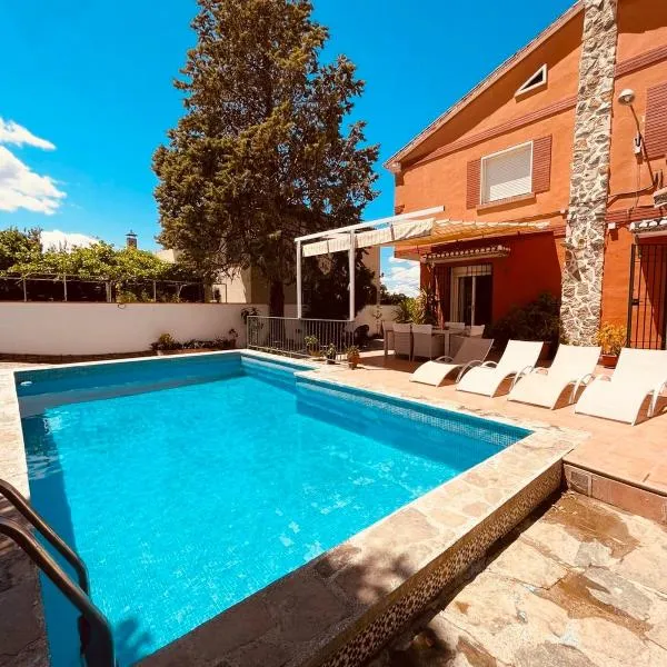 VILLA HUETOR , Magnifico chalet con piscina privada、ウエトル・ベガのホテル