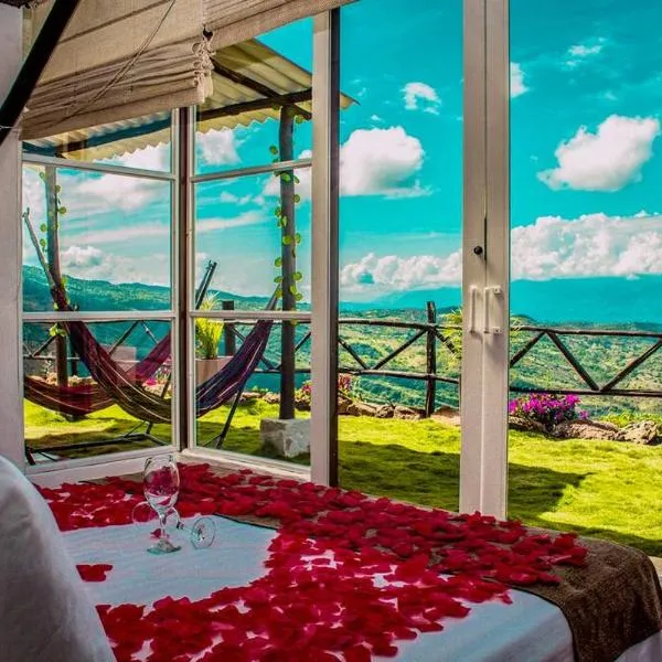 GLAMPING PUNTA CAÑON, hotel di Villanueva