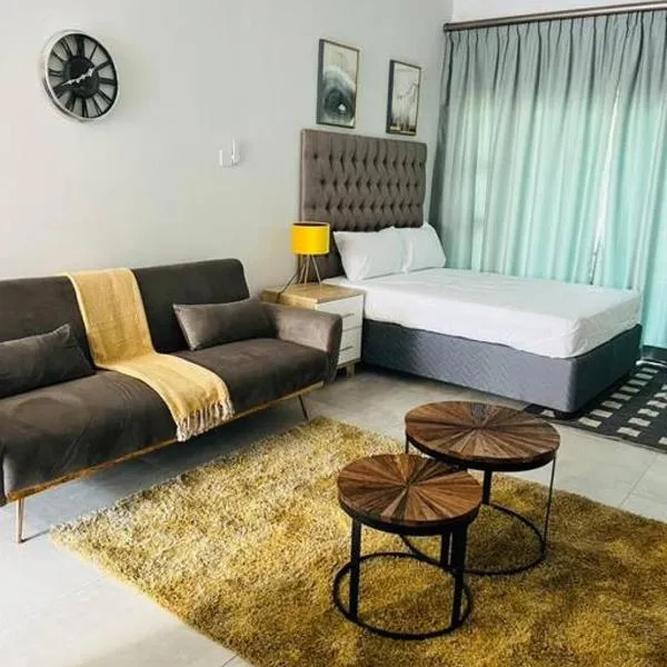 Luxury Self Catering Studio - HoneyBee Apartment, hotel v destinaci Broadhurst